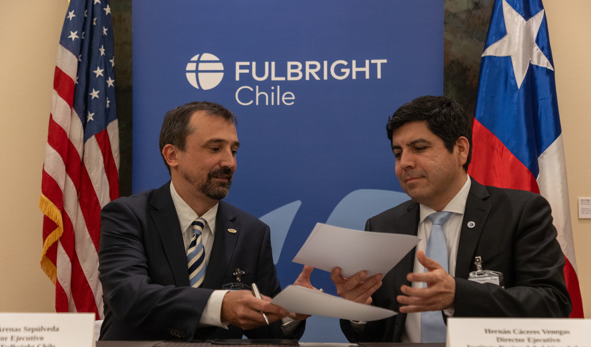 Fulbright Chile firma convenios con INACH e INLiSa para fortalecer la cooperación científica entre Chile y Estados Unidos