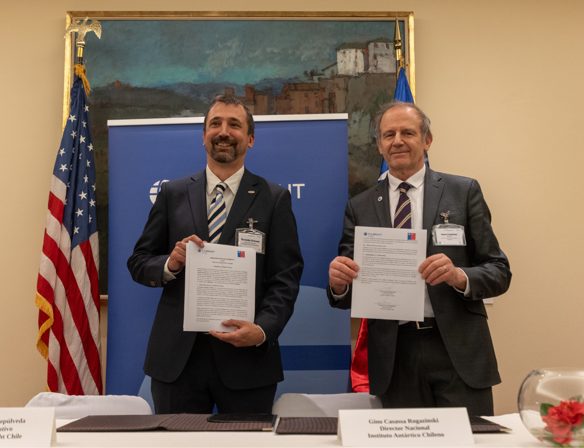 Fulbright Chile firma convenios con INACH e INLiSa