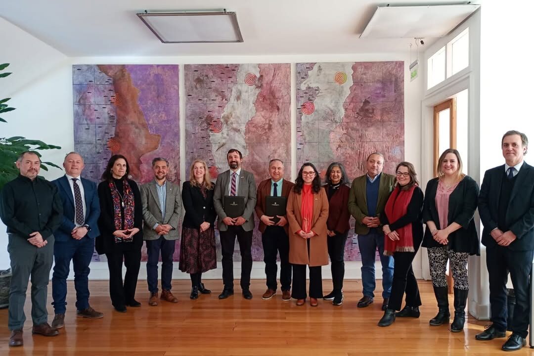 UACh y Fulbright Chile firman convenio para fortalecer la cooperación académica en la Patagonia