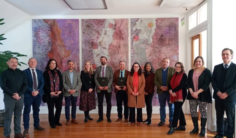 UACh y Fulbright Chile firman convenio para fortalecer la cooperación académica en la Patagonia